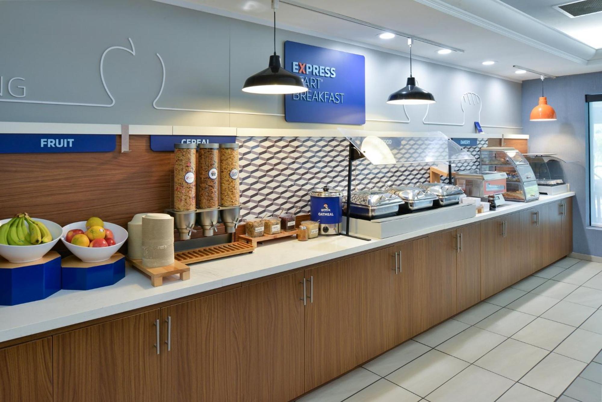 Holiday Inn Express Lewisburg - New Columbia By Ihg Экстерьер фото